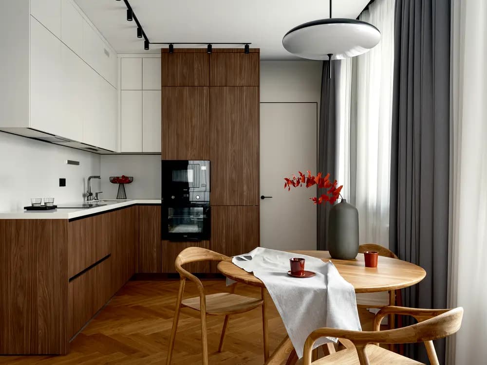 Много света и восемь окон